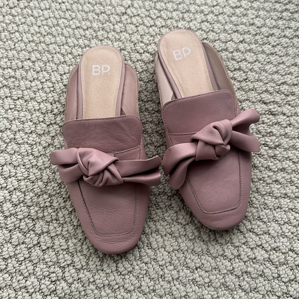 Light pink bow slides